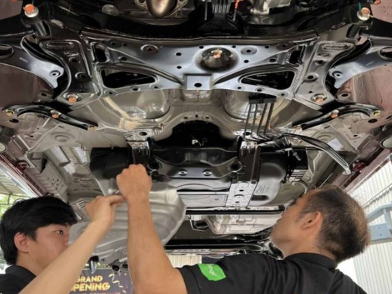 Bảo dưỡng 5000km gồm hạng mục gì? Chi phí và lưu ý 5 Kiểm tra tình trạng hệ thống gầm xe