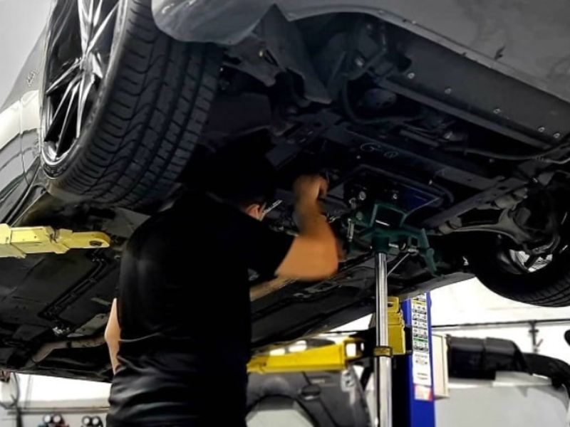 Bảng giá sửa thước lái ô tô tại Hà Nội 2025 & Quy trình chi tiết 1 Kiểm tra toàn bộ các chi tiết trong hệ thống lái