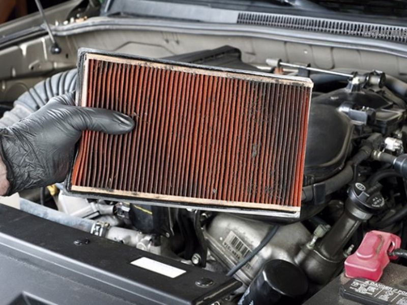 Cách thay lọc gió điều hòa ô tô tại nhà đơn giản chỉ 5 phút 3 Tháo lọc gió cũ