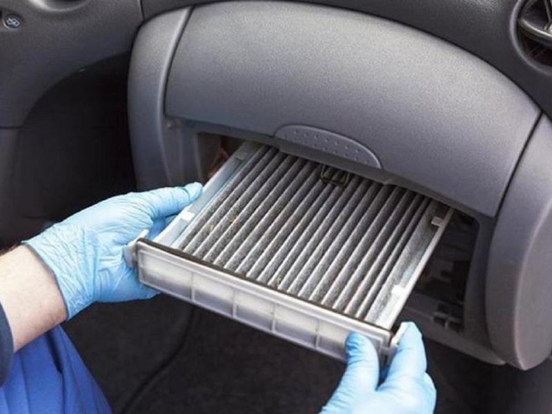 Tháo lọc gió điều hòa cũ