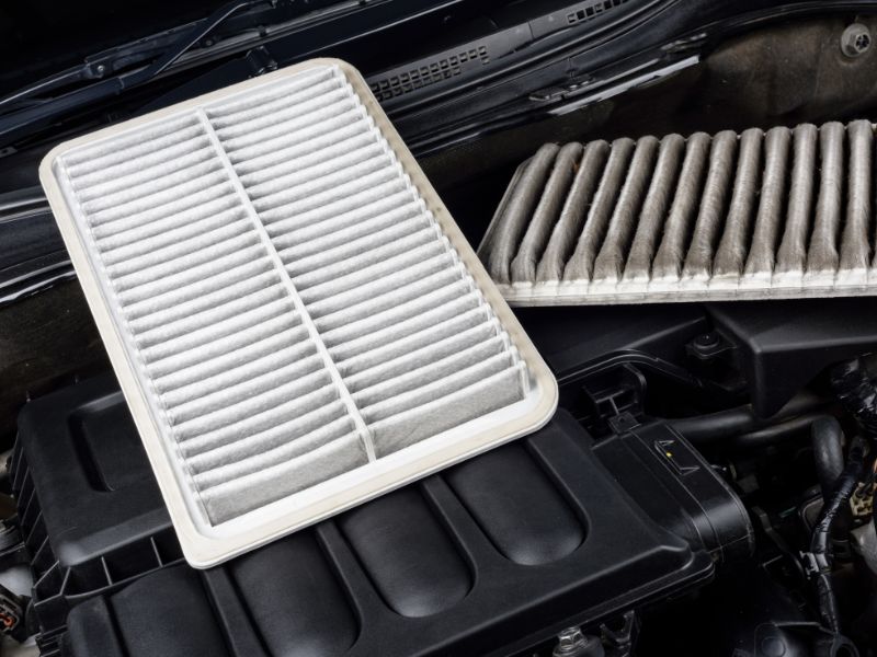 Bảo dưỡng xe ô tô 30000km: Hạng mục cực kì quan trọng 4 Thay lọc gió động cơ ô tô tại mốc 30000km