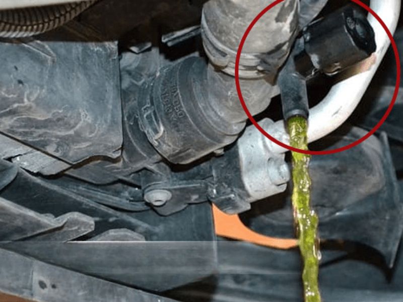 Cách thay nước làm mát xe Mercedes và một số lưu ý khi thay 1 Tiến hành xả hết nước làm mát cũ ra khỏi két và hệ thống làm mát