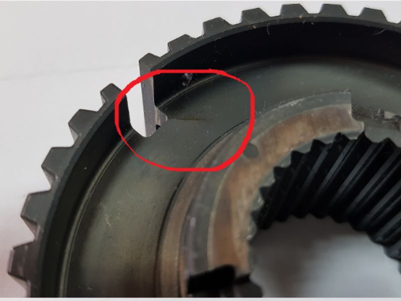 10 nguyên nhân xe ô tô không vào được số và cách khắc phục 3 Bộ đồng tốc hộp số bị hỏng