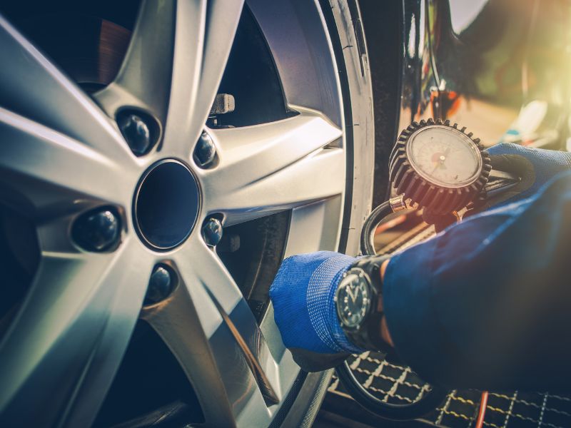 Bảo dưỡng xe AUDI: Hạng mục cần làm, lịch trình và chi phí chi tiết 5 Chủ động kiểm tra lốp tránh tình trạng lốp mòn không đều gây nguy hiểm khi lái xe