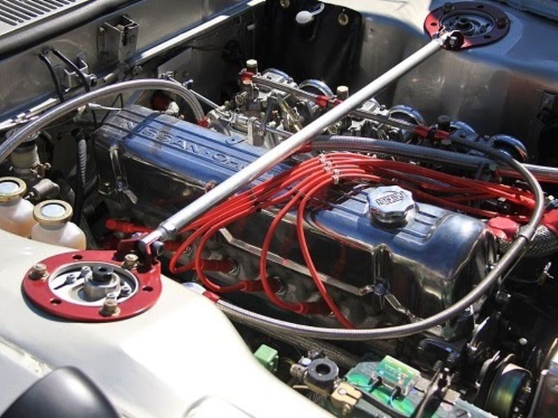 Máy phát ô tô bị hỏng: 11 dấu hiệu, nguyên nhân và cách xử lý 4 Có mùi khét giống cao su cháy từ khoang động cơ