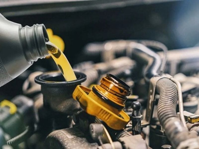 Dầu kém chất lượng sử dụng lâu ngày khiến các chi tiết bị ma sát gây tiếng hú rít