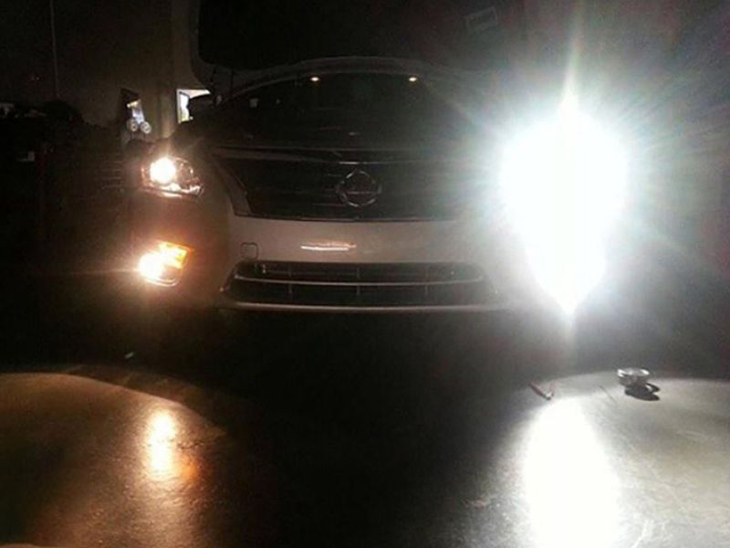 Máy phát ô tô bị hỏng: 11 dấu hiệu, nguyên nhân và cách xử lý 2 Đèn pha, đèn trong xe sáng yếu, chập chờn