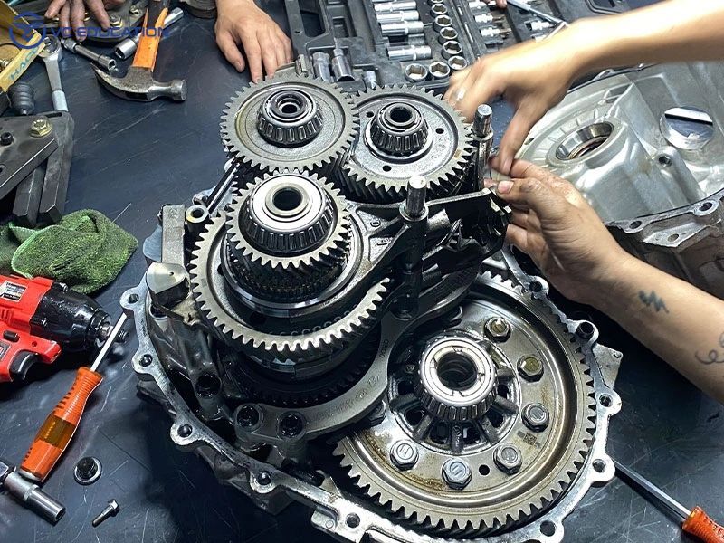 8 Nguyên nhân và cách xử lý khi xe ô tô bị rung lắc khi chạy 4 Động cơ và hộp số gặp trục trặc