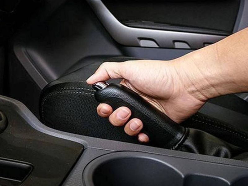 Kiểm tra nhiên liệu và phanh tay