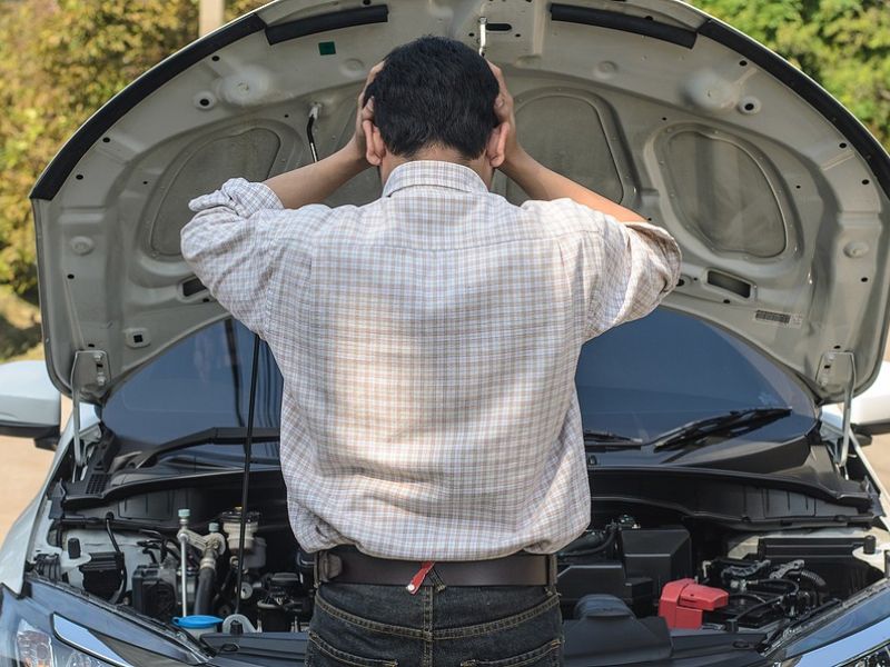 Kinh nghiệm phòng tránh khi xe ô tô nổ máy nhưng không đi được