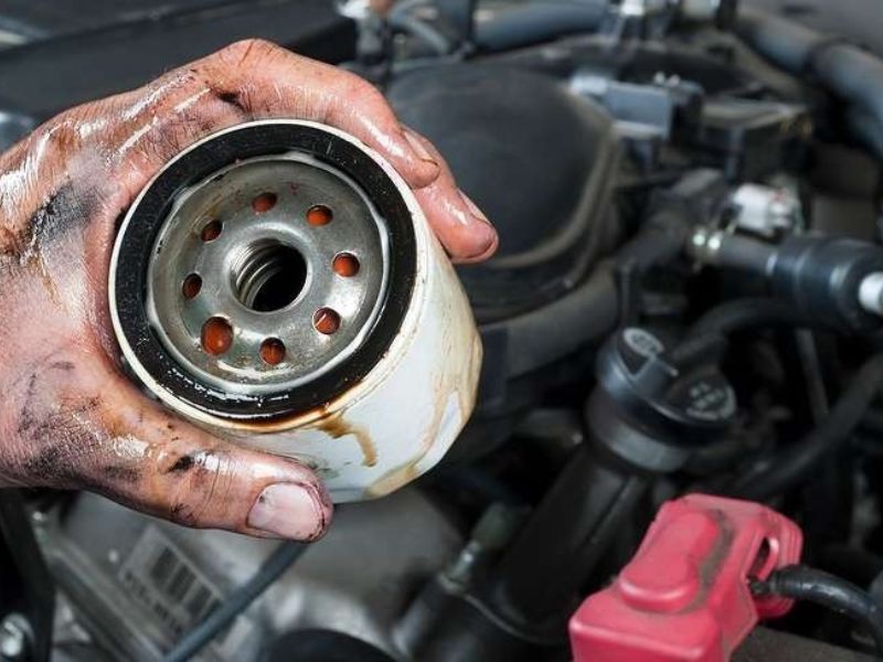 Hiện tượng xe bị hỏng turbo: Dấu hiệu phổ biến và cách khắc phục triệt để 8 Lọc dầu cần được thay mới định kỳ để turbo hoạt động được bền lâu