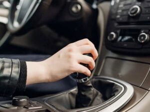 nguyên nhân xe ô tô không vào được số