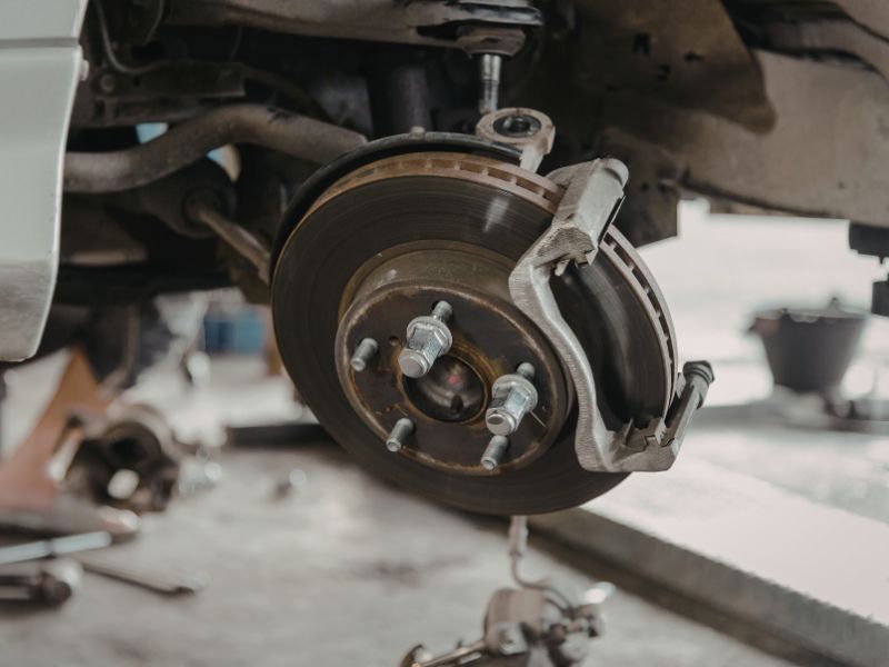 phanh ô tô kêu két két