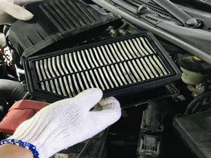 Hiện tượng xe bị hỏng turbo: Dấu hiệu phổ biến và cách khắc phục triệt để 7 Thay lọc gió động cơ mới để turbo hoạt động êm ái