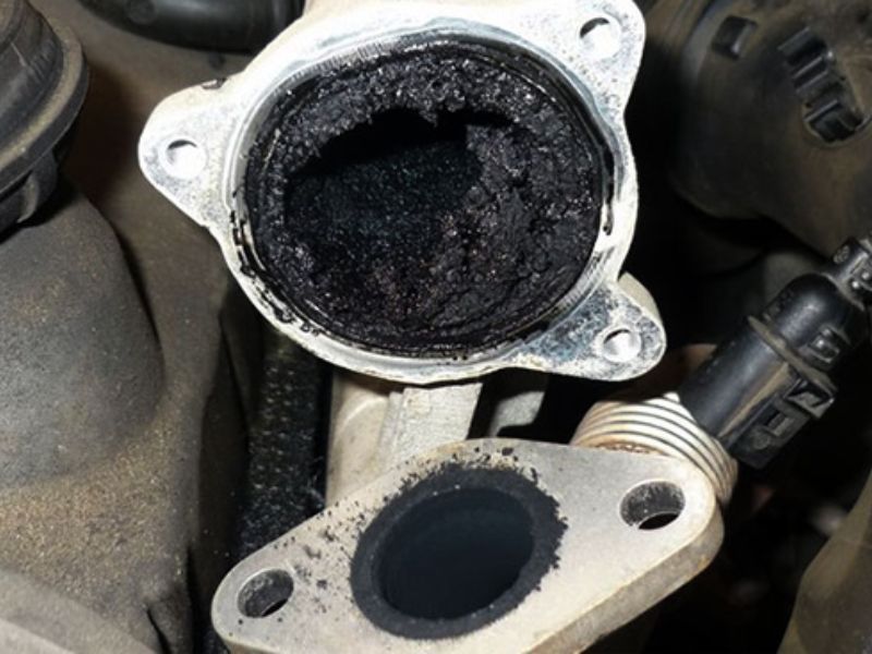 Hiện tượng xe bị hỏng turbo: Dấu hiệu phổ biến và cách khắc phục triệt để 5 Van EGR bám nhiều muội than gây kẹt làm giảm hiệu quả hoạt động của turbo