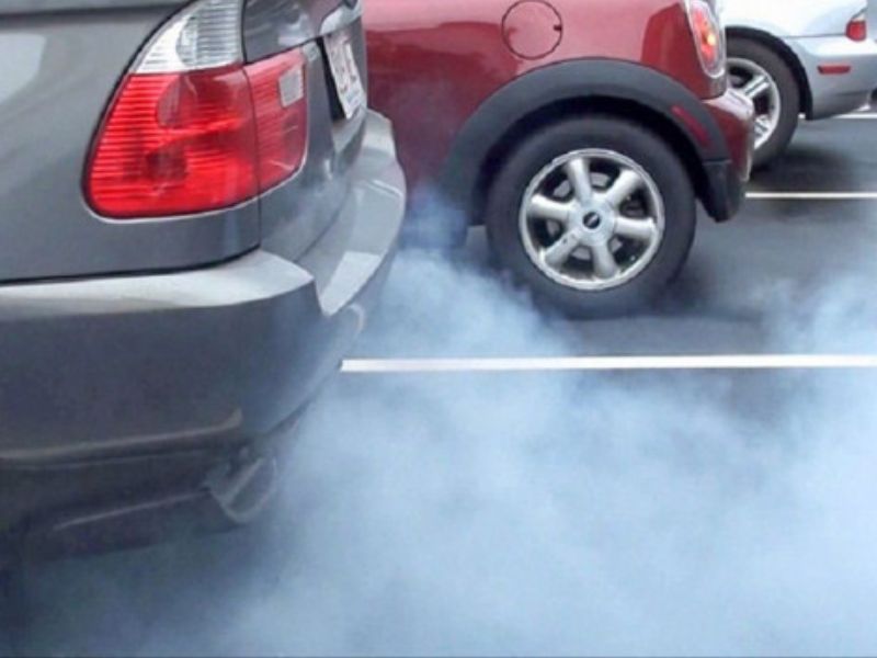 Xe xuất hiện khói và mùi bất thường