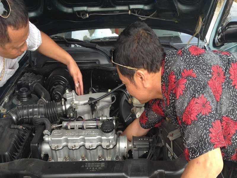 Nguyên nhân và cách khắc phục khi xe ô tô bị ngộp xăng 6 Xử lý nhanh khi xe ô tô bị ngộp xăng trên đường