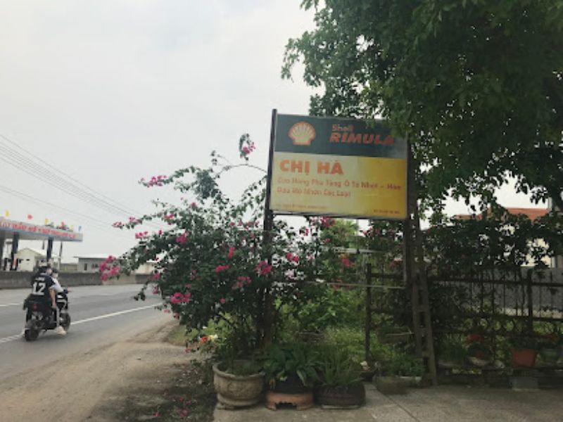 Cửa hàng phụ tùng ô tô Chị Hà