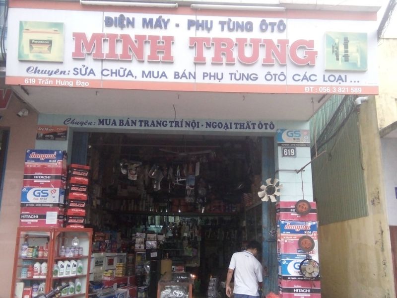 Cửa hàng phụ tùng ô tô Minh Trung