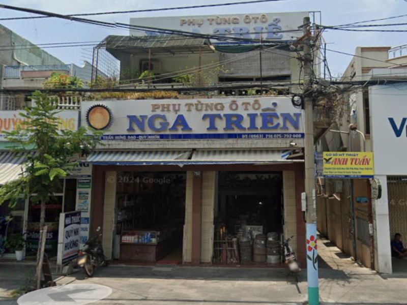 Cửa hàng phụ tùng ô tô Nga Triển