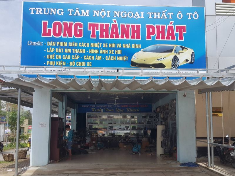 Cửa hàng phụ tùng ô tô Thành Phát