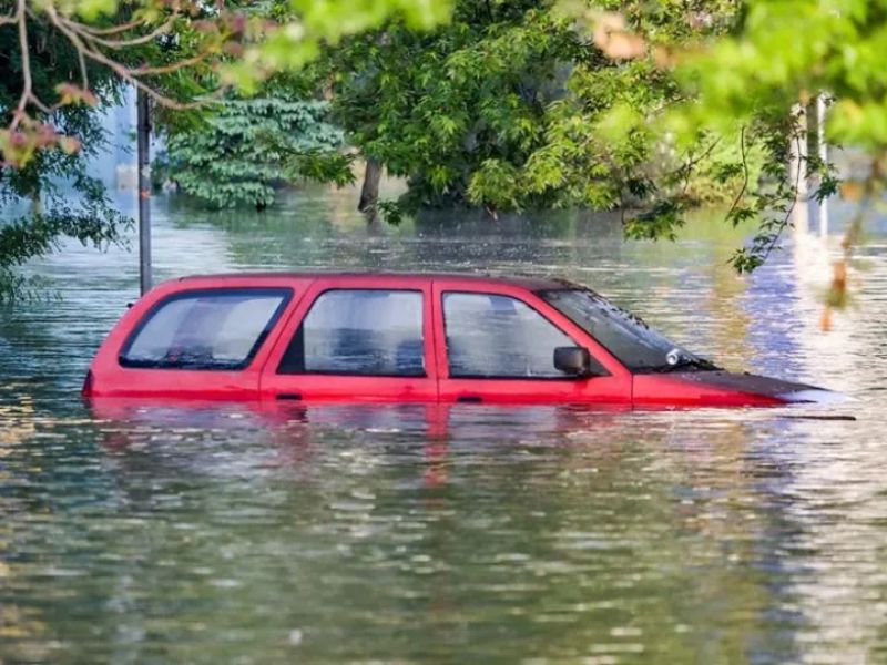 Cách xử lý và kiểm tra phanh ô tô sau khi đi mưa ngập 7 Dấu hiệu phanh ô tô gặp vấn đề sau khi đi mưa ngập