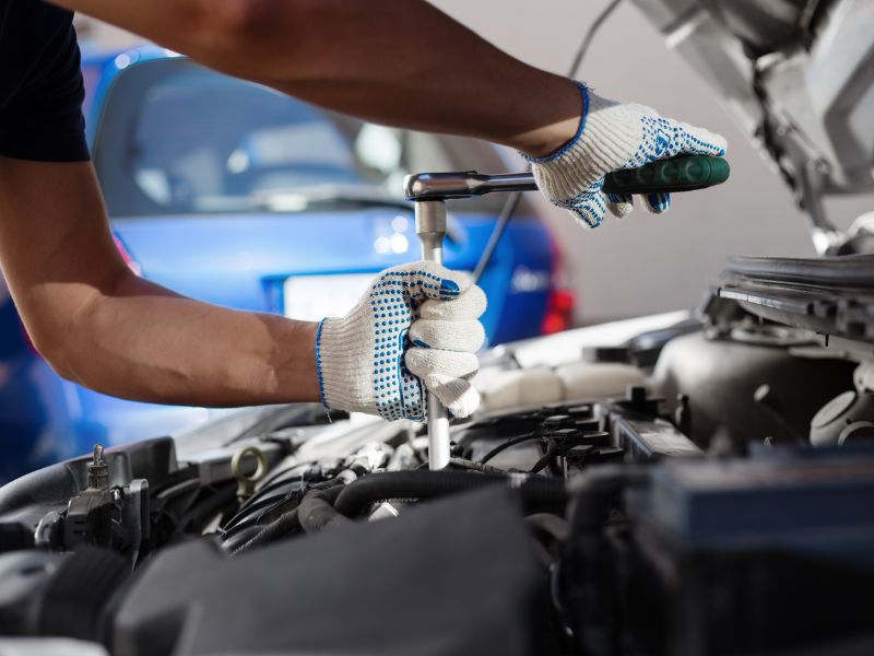 7 Dấu hiệu nước vào động cơ ô tô, hậu quả và cách xử lý triệt để 1 Động cơ ô tô yếu, giật cục