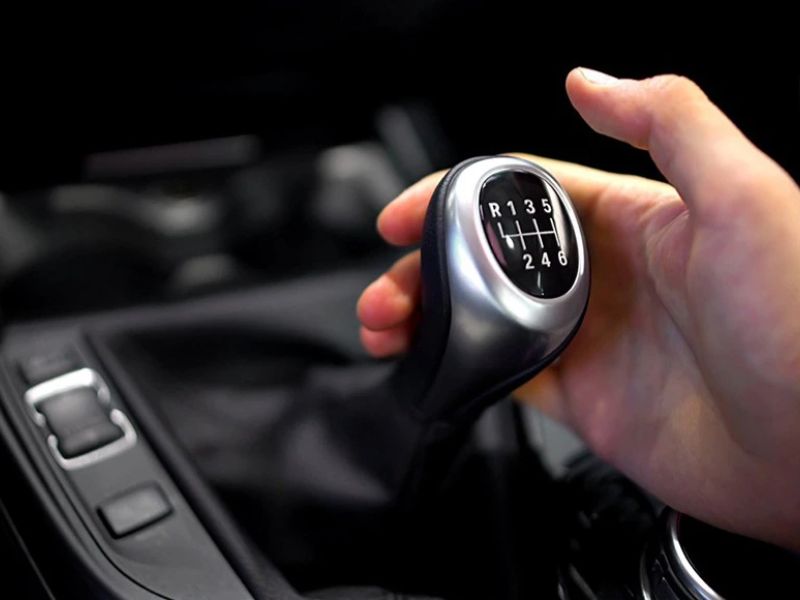 Hệ thống phanh bị nước vào: Dấu hiệu và cách xử lý triệt để 3 Khi gặp tình trạng bó phanh, nên dừng xe và vào số lùi để tạo lực cho má phanh