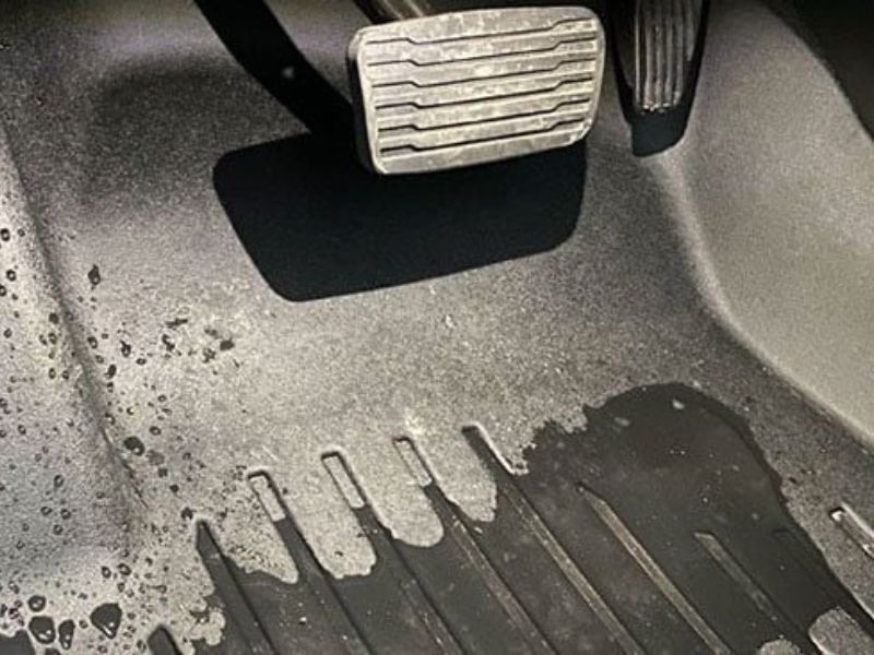 Kiểm tra mức nước ô tô