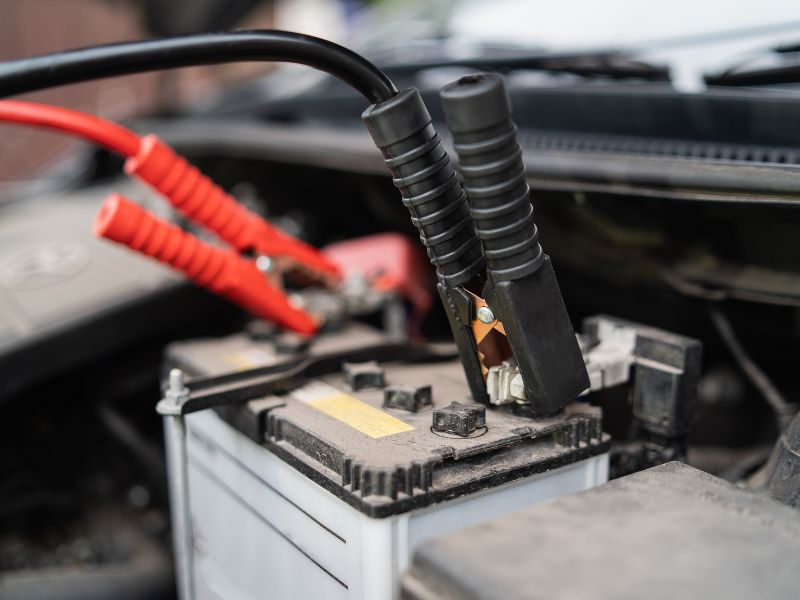 Ngắt kết nối ắc quy ngăn chặn chập điện