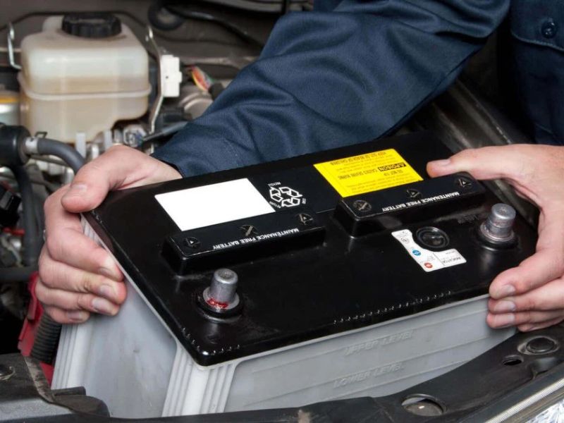 Sửa xe ô tô ngập nước: Quy trình và chi phí sửa chữa 1 Ngắt nguồn điện để đảm bảo an toàn tránh chập mạch và hư hỏng linh kiện điện tử