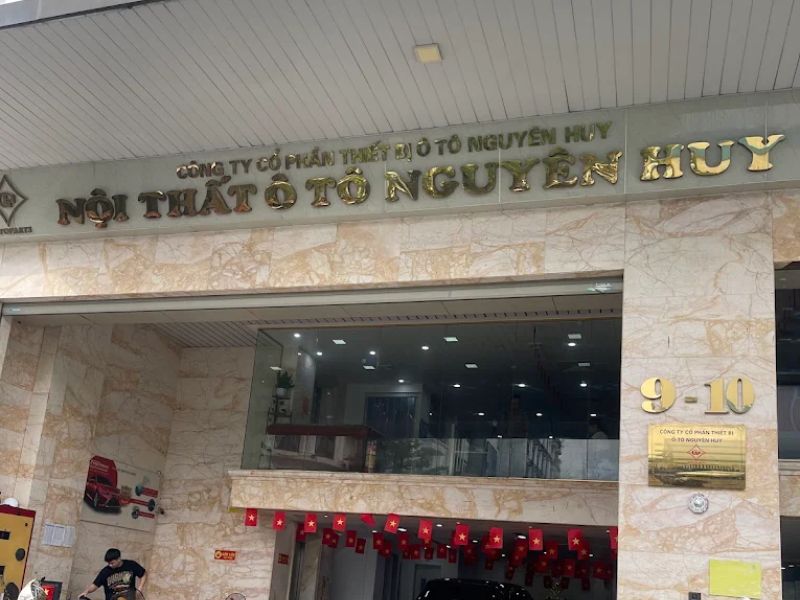 Nội thất ô tô Nguyên Huy chuyên phụ tùng xe sang chất lượng