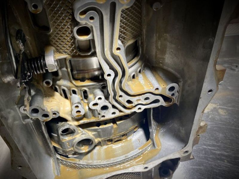 Nước ngập sâu đến phần gầm hoặc hộp số