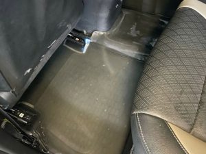 nước vào sàn xe ô tô