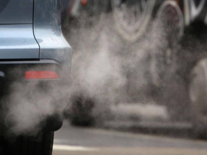 Ống xả ô tô phì nước hoặc xuất hiện hơi nước mạnh