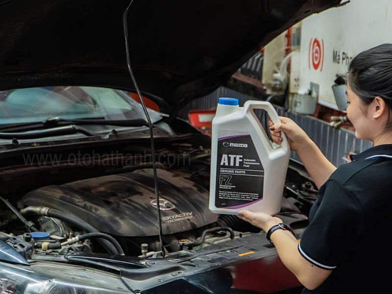 Nước vào hộp số ô tô: Cách xử lý và chi phí sửa chữa 3 Thay dầu ATF tiêu chuẩn ô tô