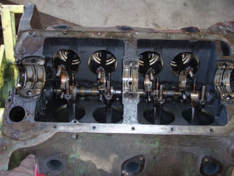 7 Dấu hiệu nước vào động cơ ô tô, hậu quả và cách xử lý triệt để 3 Trục khuỷu ô tô bị mòn