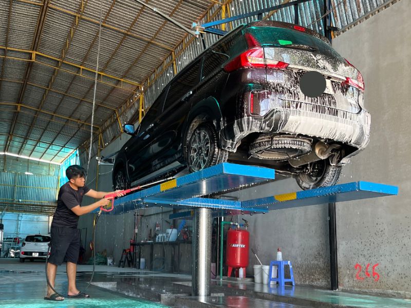 Hệ thống phanh bị nước vào: Dấu hiệu và cách xử lý triệt để 5 Vệ sinh sạch gầm xe sau ngập nước để tránh rỉ sét