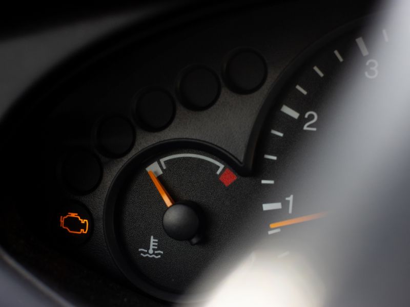 Hướng dẫn bảo dưỡng phần nhiên liệu ô tô giúp tiết kiệm chi phí 7 Cảm biến nhiên liệu báo sáng cần kiểm tra hệ thống nhiên liệu trên xe kịp thời