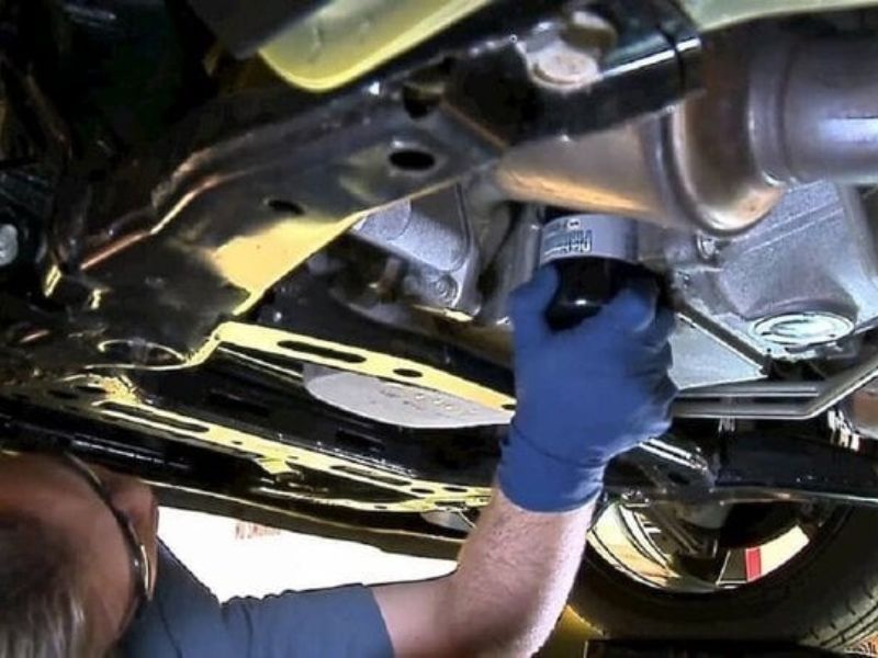 Nguyên nhân và cách xử lý bơm xăng bị hỏng do ngập nước 4 Đẩy xe đến khu vực khô ráo và kiểm tra mức ngập