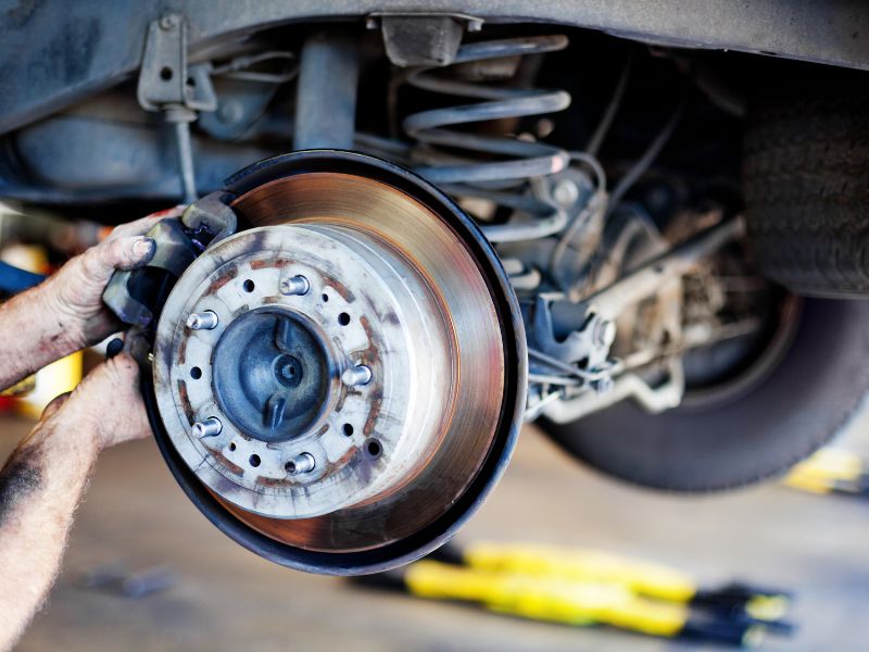Khi bảo dưỡng hệ thống phanh nên lựa chọn chọn địa chỉ uy tín và phụ tùng chất lượng để đảm bảo an toàn