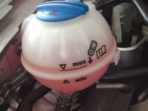 Khi nào cần bổ sung nước làm mát ô tô