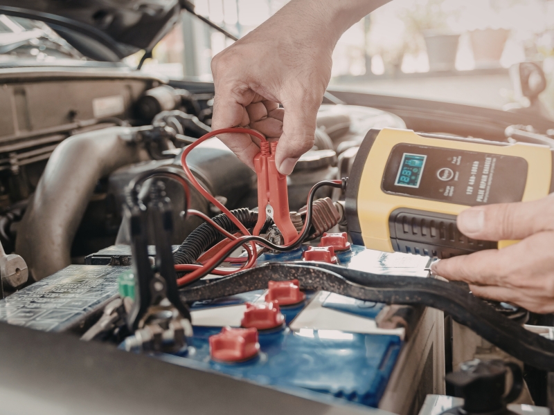 Ô tô ngập nước hỏng gì? Cách xử lý đúng tránh thiệt hại nặng 9 Kiểm tra hệ thống điện - cảm biến