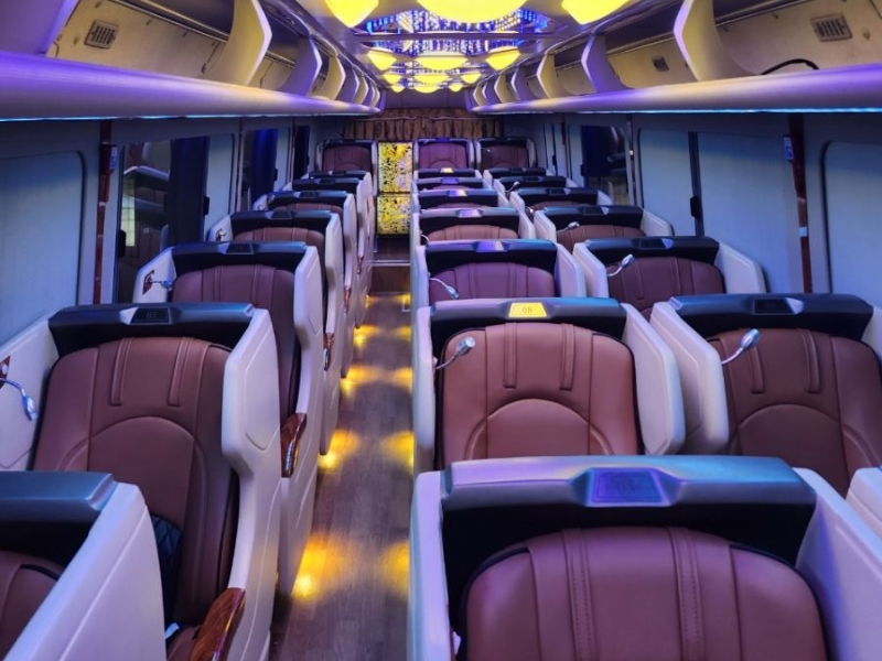 Limousine với tiện nghi cao cấp phù hợp cho cả nghỉ ngơi và làm việc