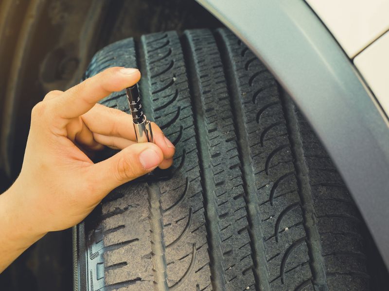 Lốp mòn không đều theo vảy cần đưa xe đi cân bằng động tránh nguy hiểm khi di chuyển