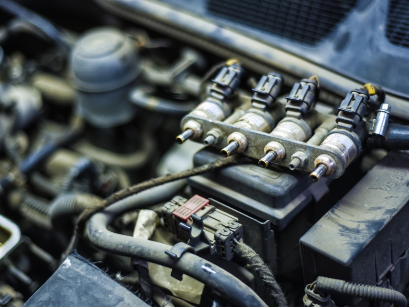 Ô tô ngập nước hỏng gì? Cách xử lý đúng tránh thiệt hại nặng 4 Kim phun bị nghẹt đầu