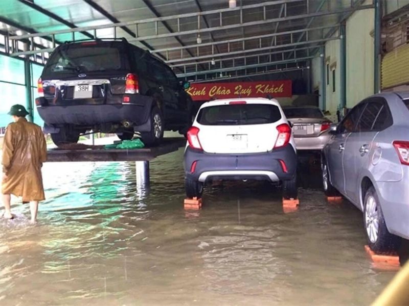 Phòng tránh thiệt hại khi xe ô tô bị ngập nước