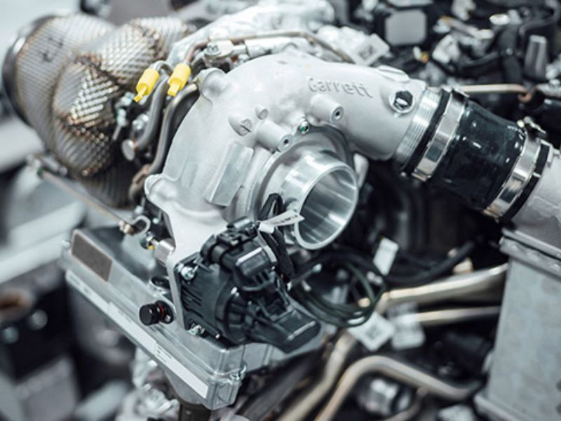 Nguyên nhân chảy dầu turbo, dấu hiệu và cách xử lý an toàn 9 Tháo ống nạp từ turbo