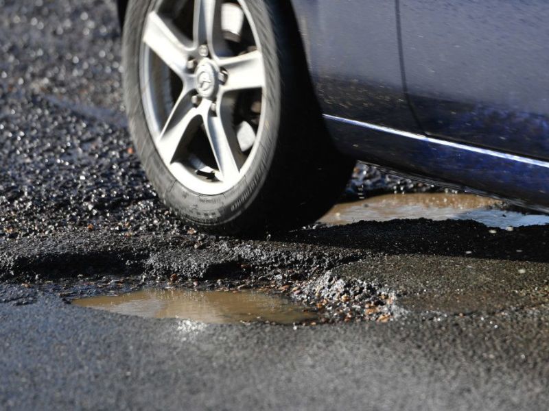 Thường xuyên di chuyển trên đường xấu, nhiều ổ gà