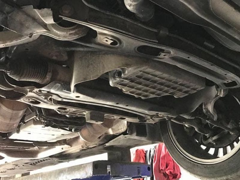 Va chạm hoặc va đập mạnh vào gầm xe ô tô